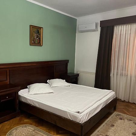 Hotel Pensiunea Diana à Făgăraş Extérieur photo